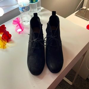 these are size 8 booties that are black